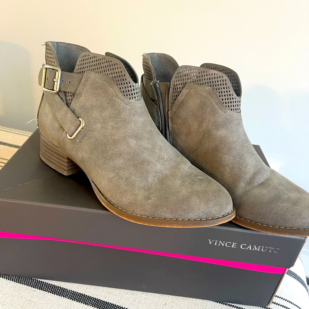 Vince Camuto booties girls size 2m